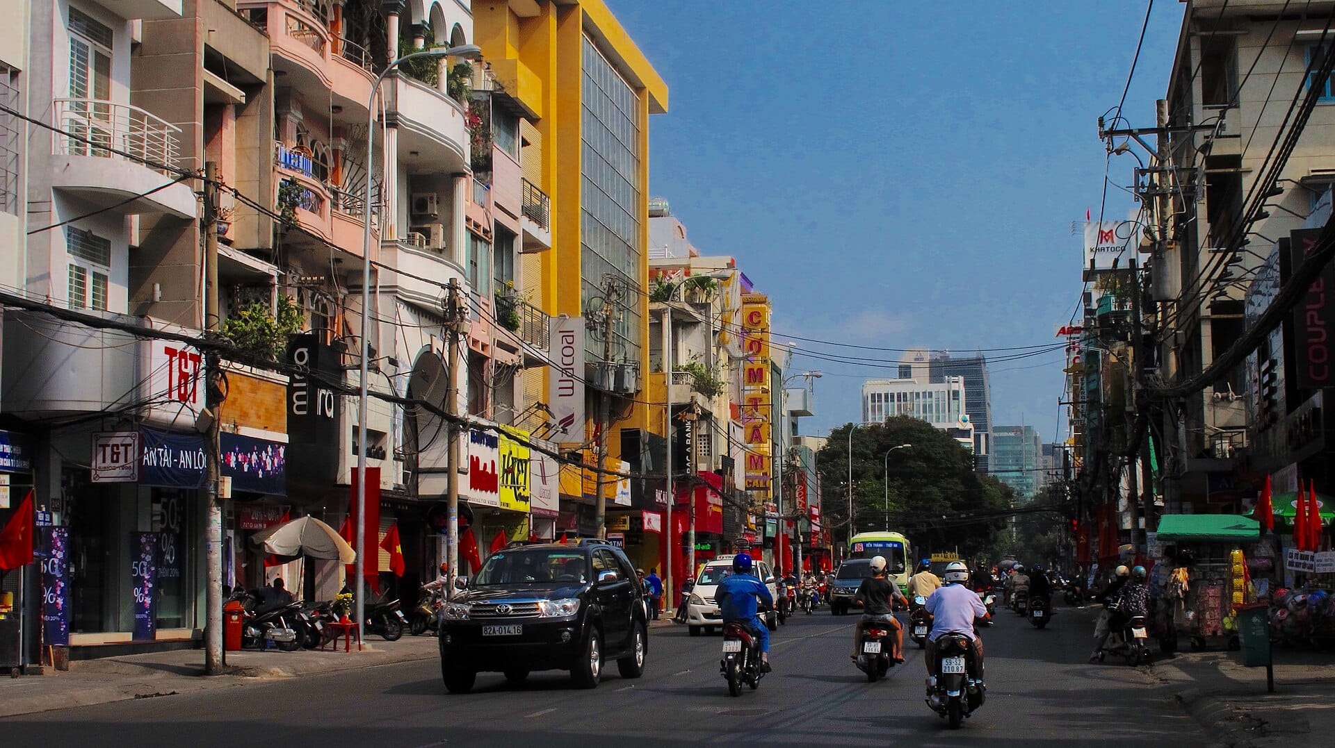 Hai Ba Trung Street in Tan Dinh, lined with low-rise shophouses. Photo: trungydang, CC BY 3.0